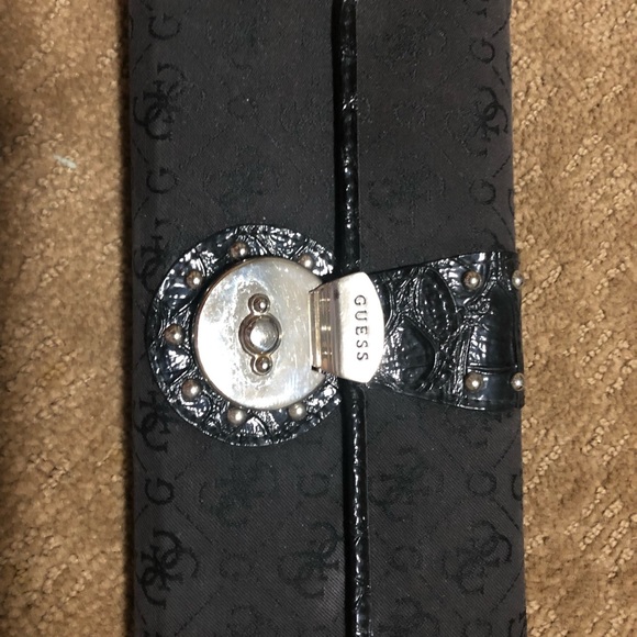 Guess wallet - Picture 1 of 2